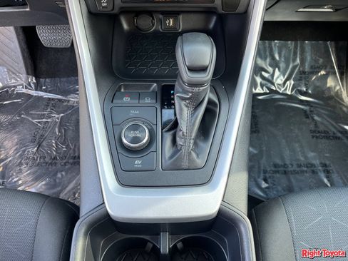 Certified 2025 Toyota RAV4 XLE AWD/4WD image 31