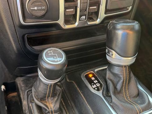 Used 2021 Jeep Wrangler Unlimited Sahara AWD/4WD image 16