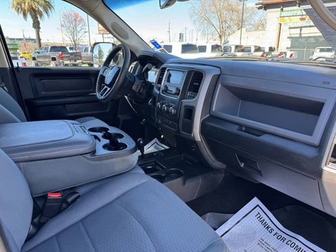 Used 2018 RAM 2500 Tradesman w/ Chrome Appearance Group AWD/4WD image 11