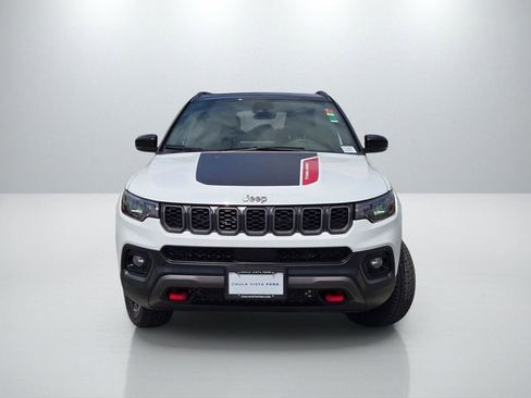 Used 2025 Jeep Compass Trailhawk AWD/4WD image 2