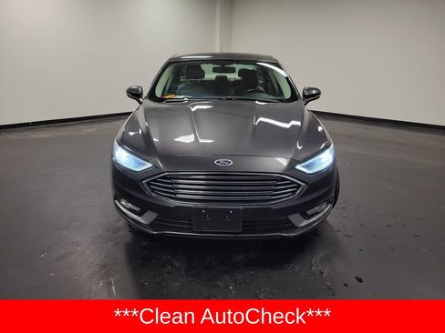 Used 2017 Ford Fusion SE image 2