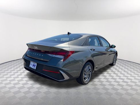 Used 2024 Hyundai Elantra SEL FWD image 5