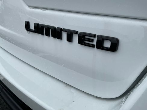 New 2025 Jeep Grand Cherokee Limited w/ Luxury Tech Group II AWD/4WD image 18