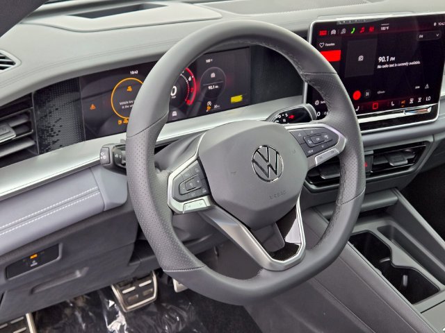 New 2026 Volkswagen Tiguan SE R-Line FWD image 11