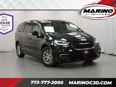 New 2026 Chrysler Pacifica Select image 1