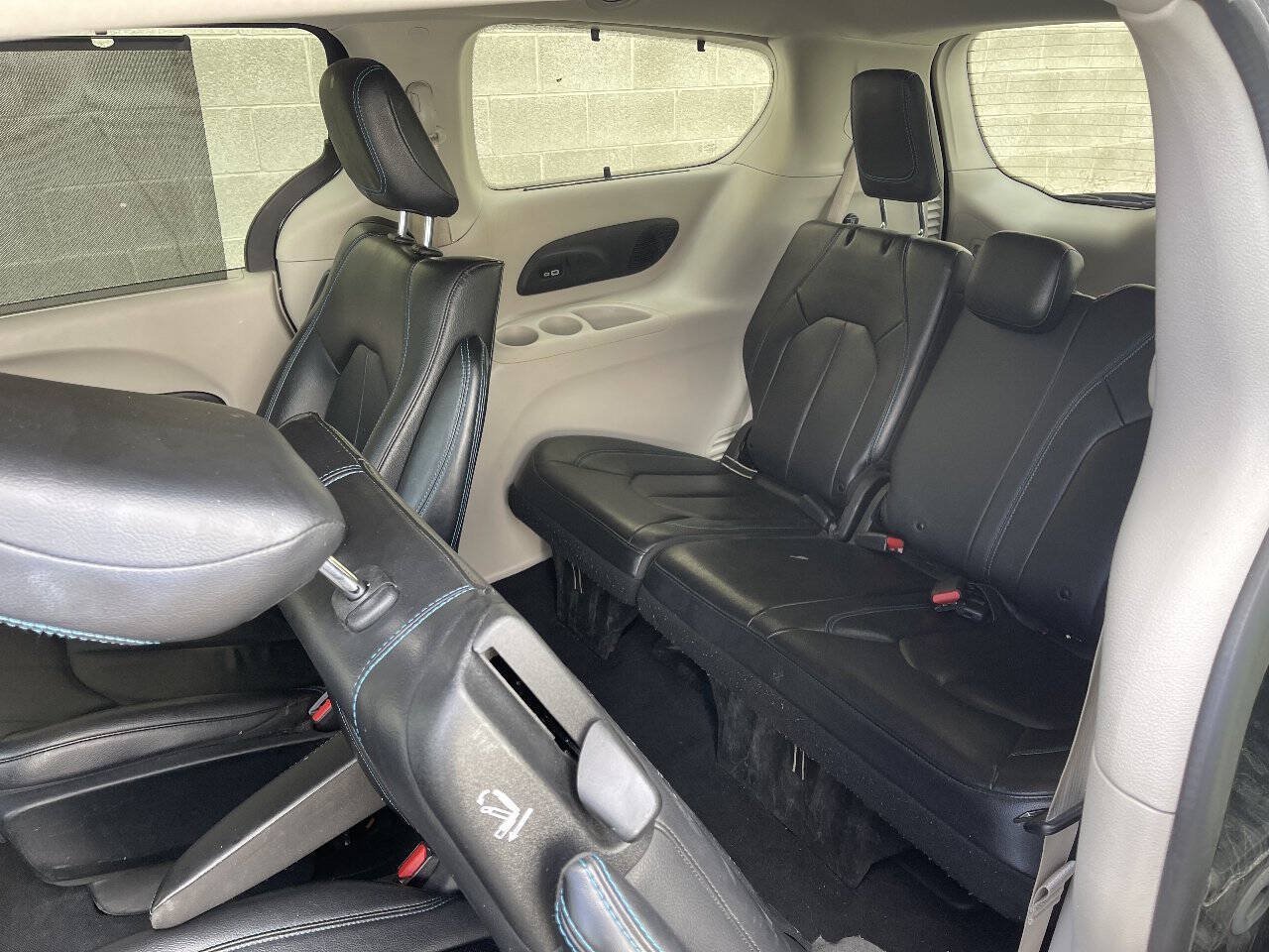 Used 2021 Chrysler Pacifica Touring-L FWD image 15