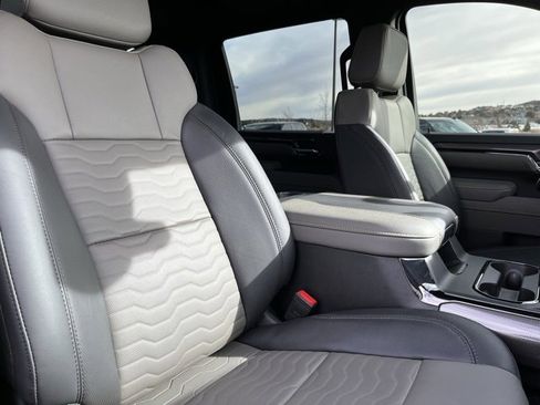 Used 2025 Chevrolet Silverado 2500 ZR2 w/ Technology Package image 23