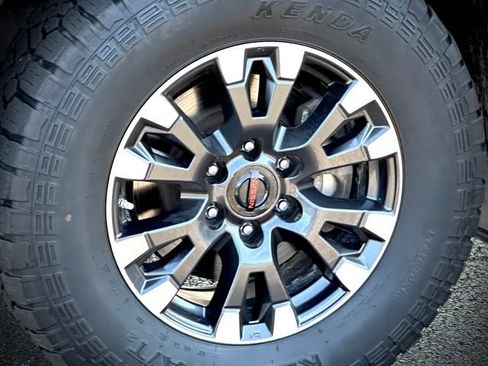 Used 2021 Nissan Titan PRO-4X w/ Pro-4x Convenience Package AWD/4WD image 11