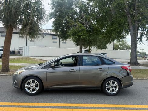 Used 2014 Ford Focus SE FWD image 5