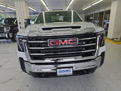 New 2025 GMC Sierra 2500 SLE w/ SLE Value Package; image 8