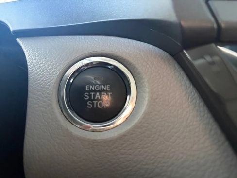 Used 2015 Toyota Sienna XLE Premium w/ Four Season Floor Mat Package FWD image 27