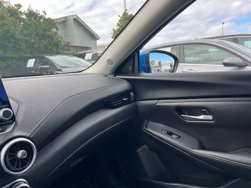 Used 2025 Nissan Sentra SV image 34