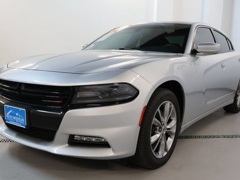 Used 2020 Dodge Charger SXT AWD/4WD image 3