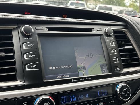Used 2019 Toyota Highlander SE AWD/4WD image 12