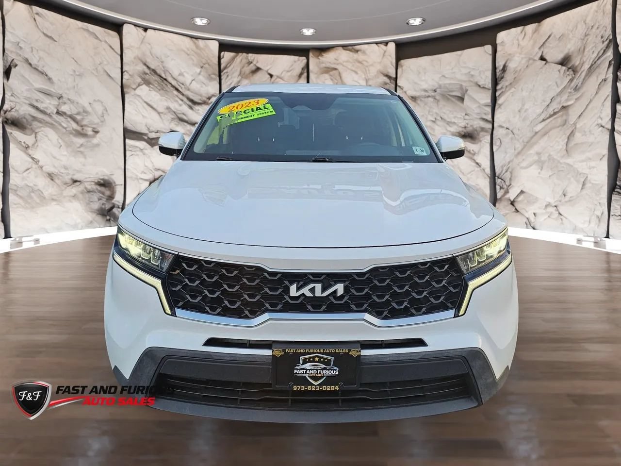 Used 2023 Kia Sorento LX FWD image 3