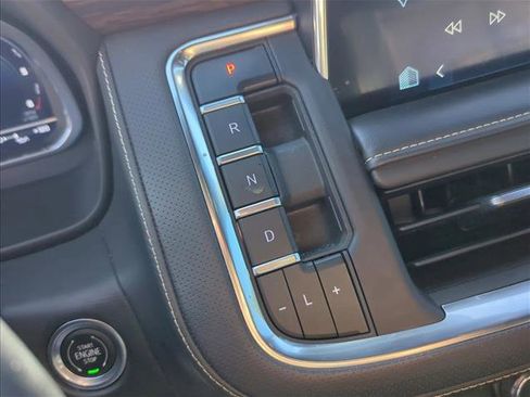 Used 2023 Chevrolet Tahoe Premier AWD/4WD image 22