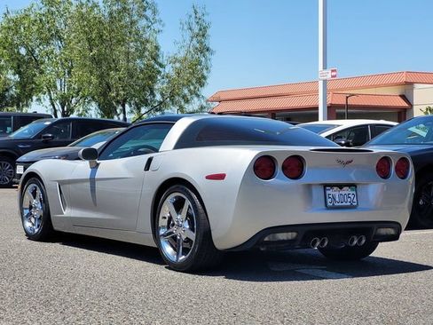 Used 2005 Chevrolet Corvette Coupe w/ Preferred Equipment Group RWD image 8