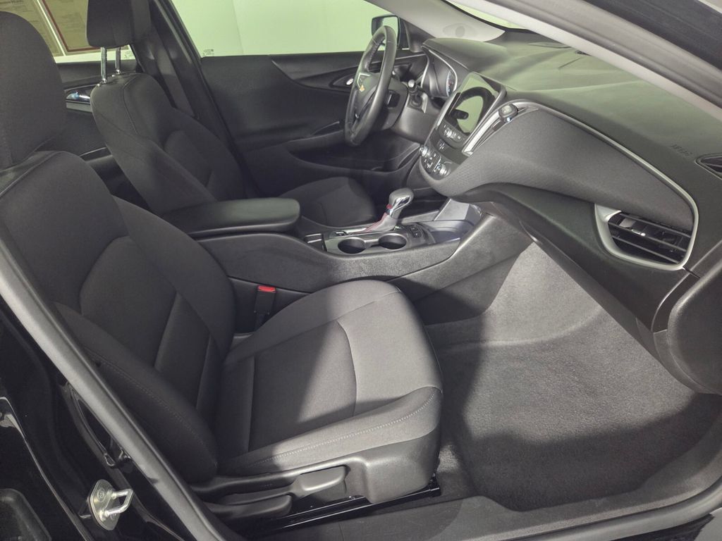 Used 2024 Chevrolet Malibu RS FWD image 31