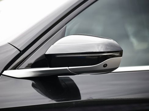 Used 2025 BMW X3 xDrive30i w/ Premium Package image 11