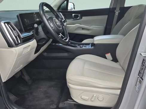 Certified 2025 Kia Sorento S w/ Panoramic Sunroof Package FWD image 11
