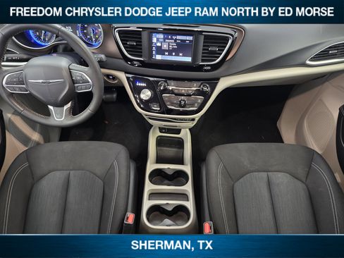 Used 2023 Chrysler Voyager LX image 19