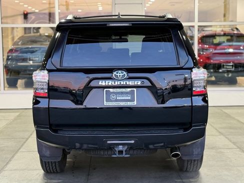 Used 2018 Toyota 4Runner SR5 Premium image 11