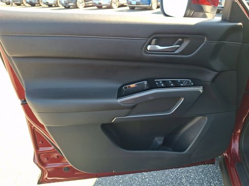 Used 2024 Nissan Pathfinder SL AWD/4WD image 13