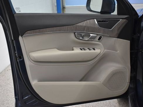 Used 2023 Volvo XC90 B6 Plus image 22