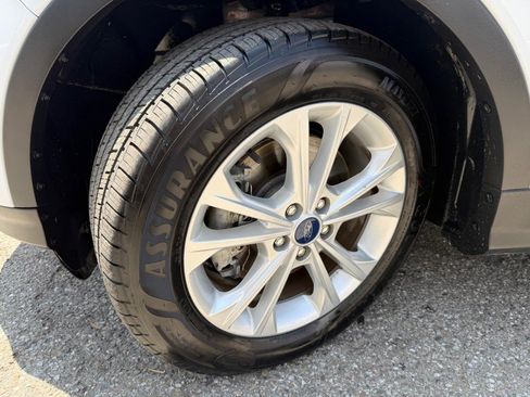 Used 2017 Ford Escape SE AWD/4WD image 42