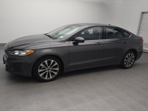 Used 2020 Ford Fusion SE image 2