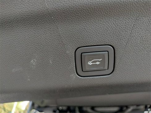 Used 2023 Chevrolet Tahoe Z71 image 14