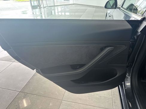 Used 2018 Tesla Model 3 Long Range RWD image 11