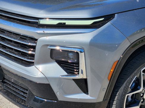 New 2026 Chevrolet Traverse High Country w/ LPO, Floor Liner Package FWD image 6