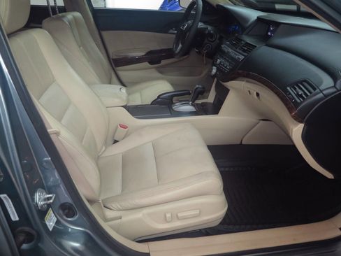 Used 2010 Honda Crosstour EX-L image 17