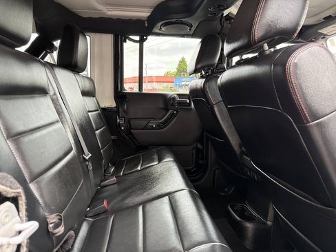 Used 2012 Jeep Wrangler Unlimited Sahara AWD/4WD image 21