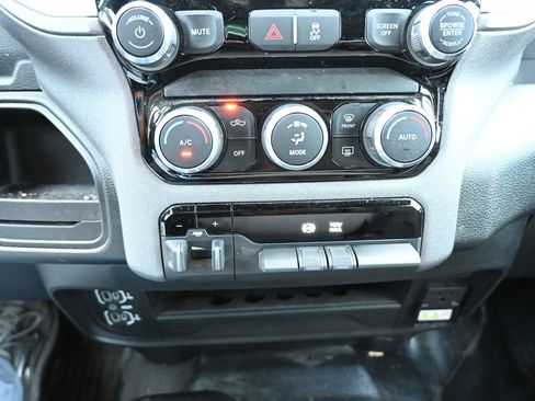 Used 2024 RAM 2500 Tradesman w/ Chrome Appearance Group AWD/4WD image 16