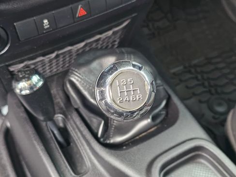 Used 2015 Jeep Wrangler Unlimited Sport w/ Quick Order Package 23S AWD/4WD image 27