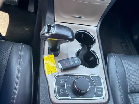 Used 2015 Jeep Grand Cherokee Overland AWD/4WD image 30