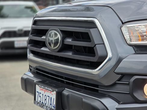 Used 2021 Toyota Tacoma SR5 AWD/4WD image 7