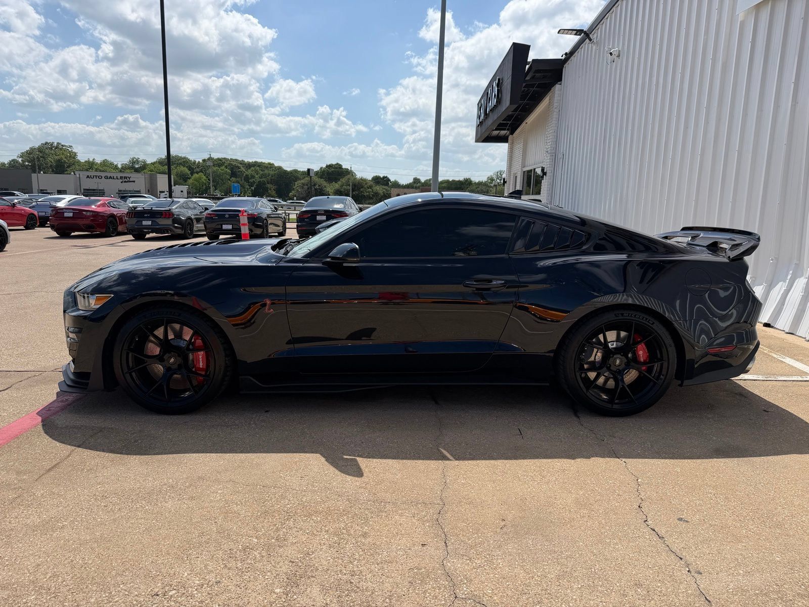 Used 2021 Ford Mustang Shelby GT500 w/ Technology Package RWD image 3
