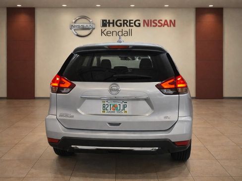 Used 2018 Nissan Rogue SV FWD image 6