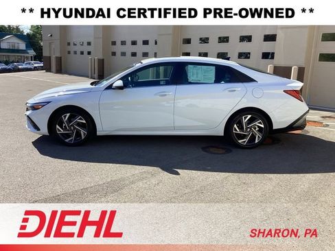 Certified 2025 Hyundai Elantra Limited FWD image 4
