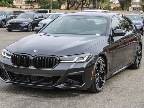 Used 2023 BMW M550i xDrive image 3