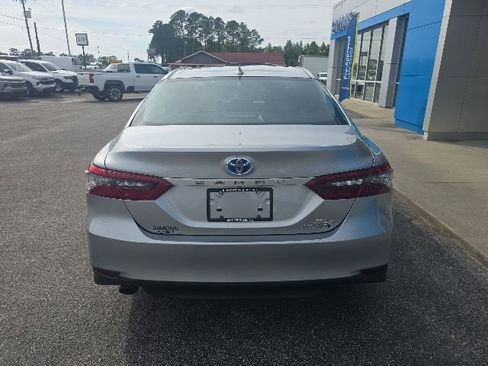 Used 2022 Toyota Camry XLE w/ Cold Weather Package FWD image 4