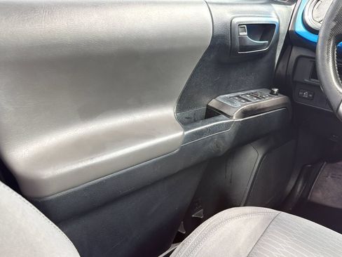 Used 2016 Toyota Tacoma SR5 w/ Towing Package RWD image 11