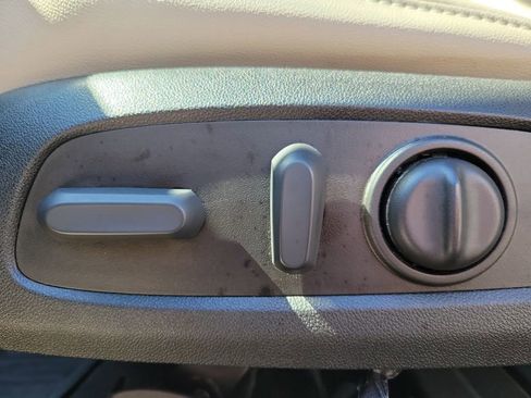 Used 2023 Chevrolet Traverse LT w/ LT Premium Package image 22