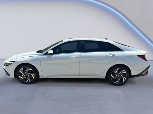 Used 2025 Hyundai Elantra Limited FWD image 8
