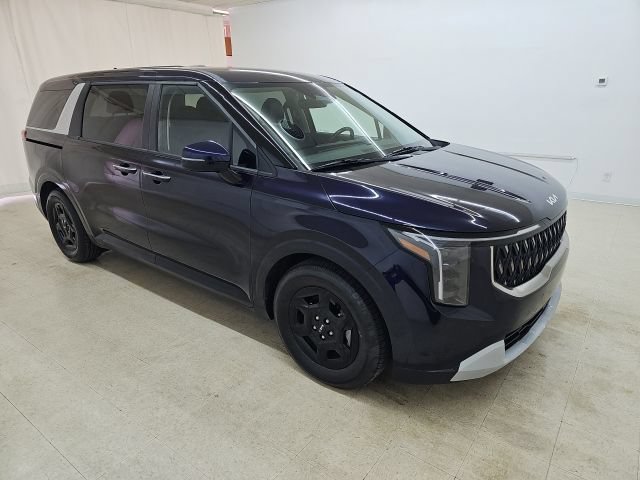 Used 2025 Kia Carnival FWD image 14