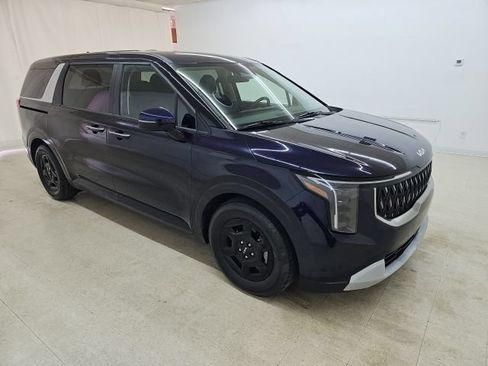 Used 2025 Kia Carnival FWD image 14