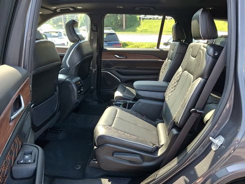 Used 2025 Jeep Grand Cherokee L Summit w/ Obsidian Package AWD/4WD image 10